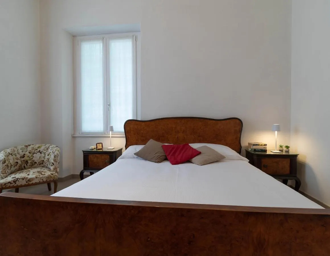 Mamma Ciccia Holiday Home - Old Village Apartment Mandello del Lario