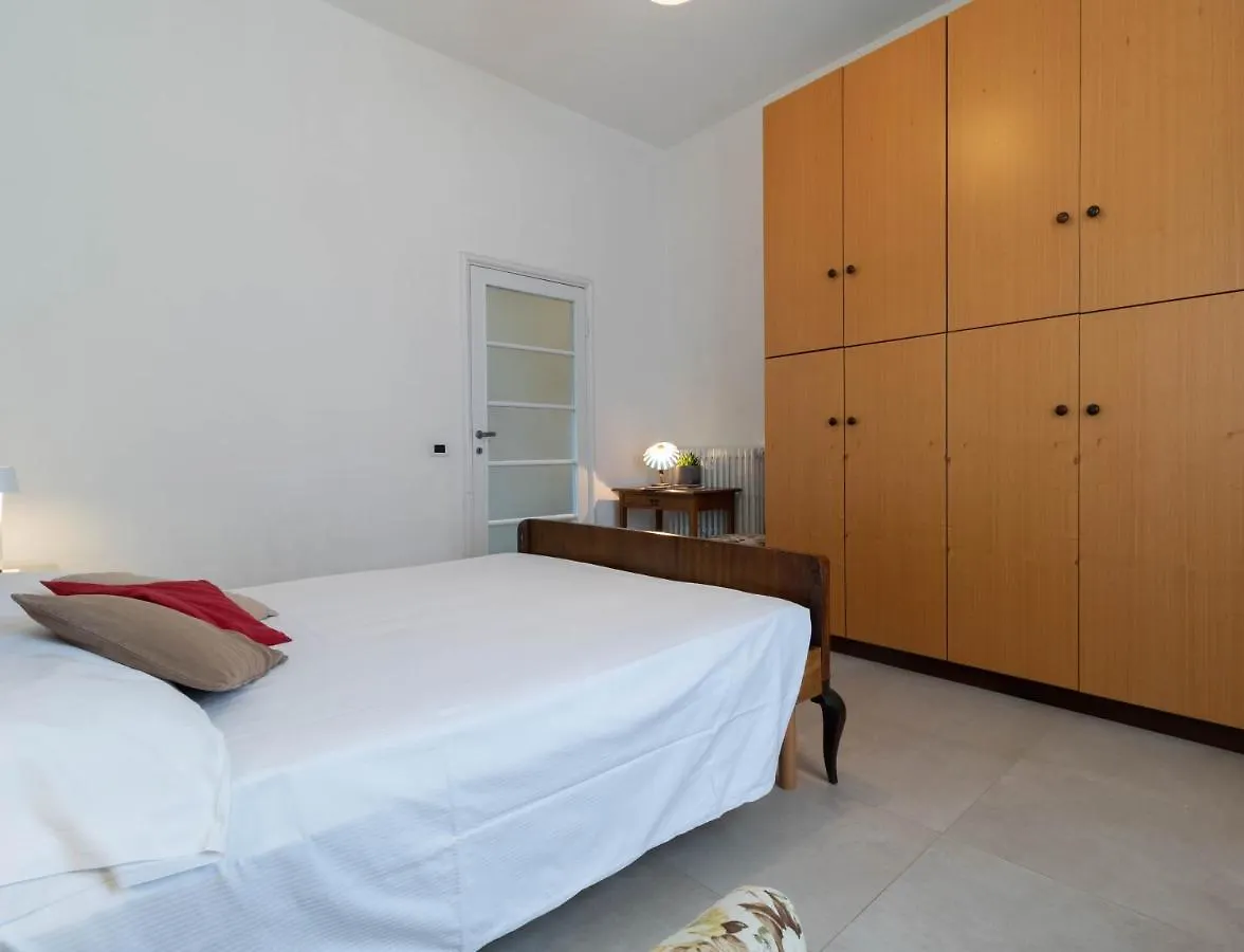 Mamma Ciccia Holiday Home - Old Village Apartment Mandello del Lario Italy