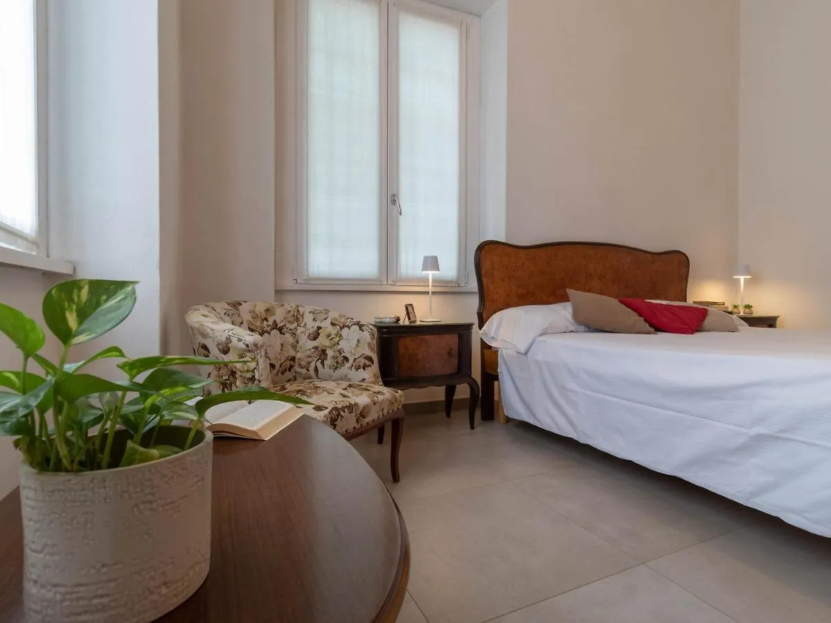 Mamma Ciccia Holiday Home - Old Village Apartment Mandello del Lario