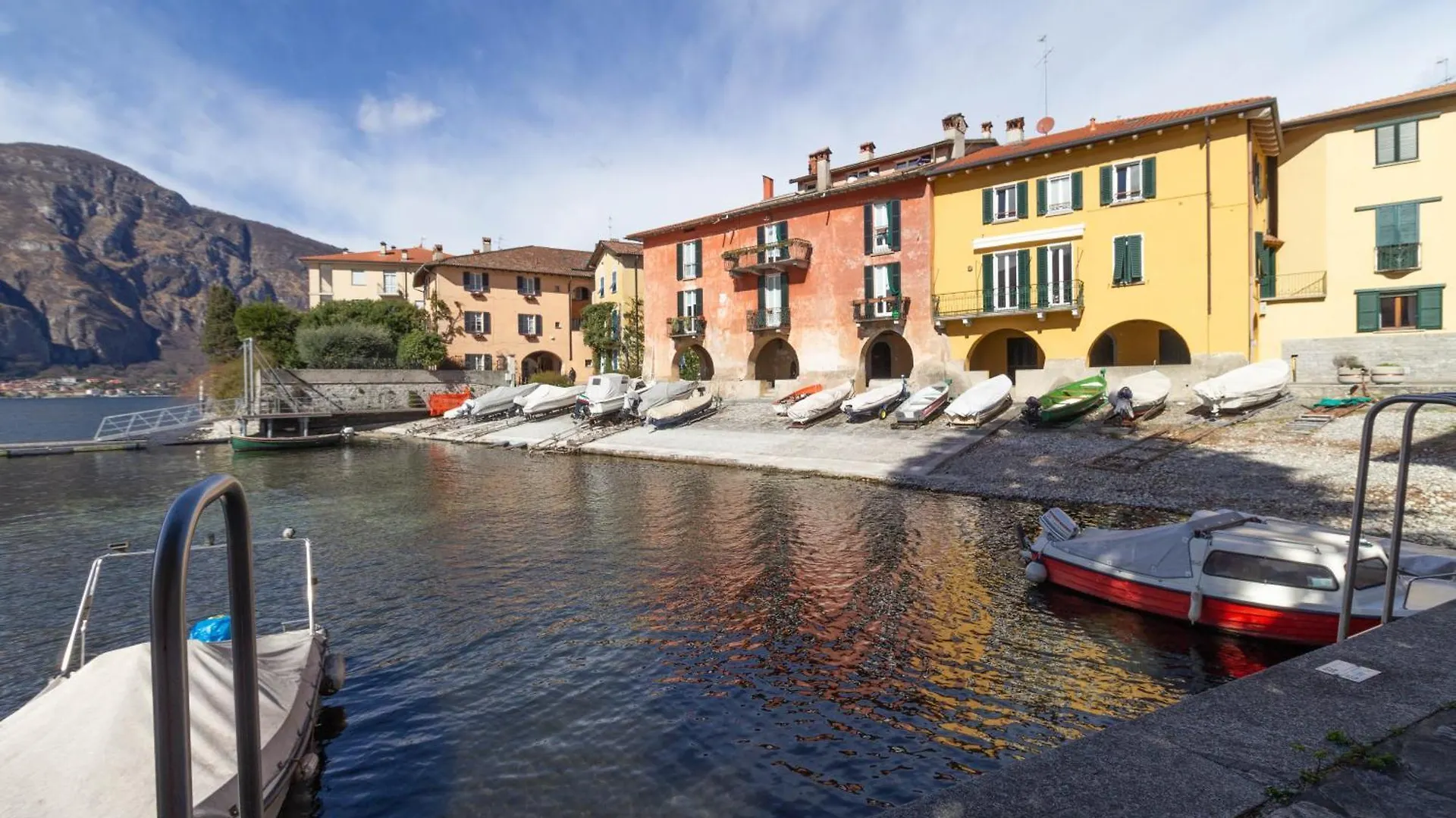 Mamma Ciccia Holiday Home - Old Village Apartment Mandello del Lario Itálie